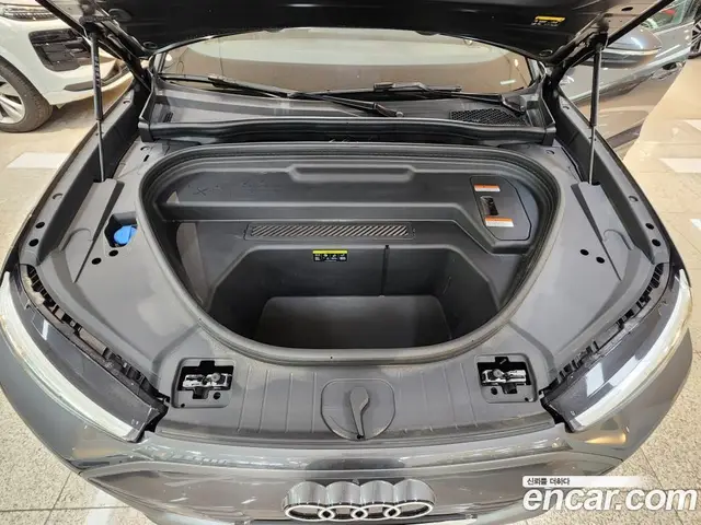 Audi Q6 e-tron 2025 0.2 автомат (гидро), миниатюра 6 Audi Q6 e-tron 2025 0.2 автомат (гидро), миниатюра 6