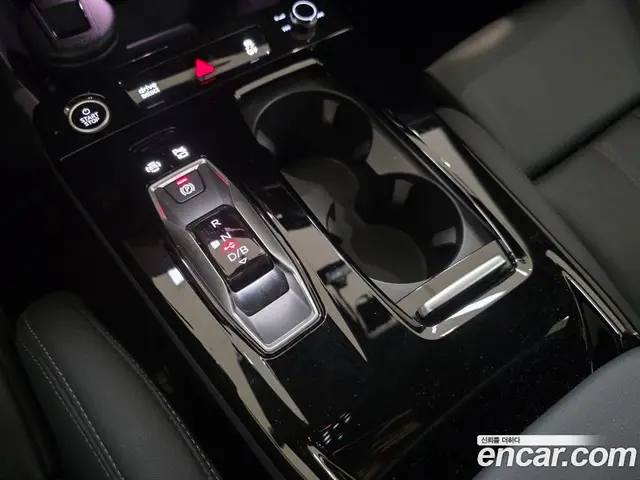 Audi Q6 e-tron 2025 0.2 автомат (гидро), миниатюра 9 Audi Q6 e-tron 2025 0.2 автомат (гидро), миниатюра 9