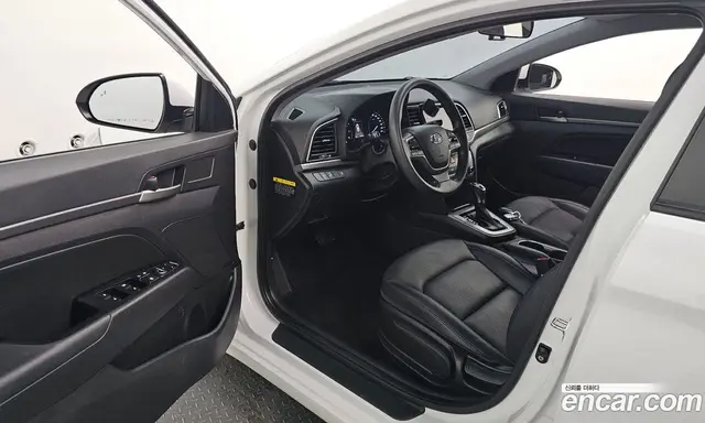 Hyundai Avante 2018 1.6 автомат (гидро), миниатюра 10 Hyundai Avante 2018 1.6 автомат (гидро), миниатюра 10