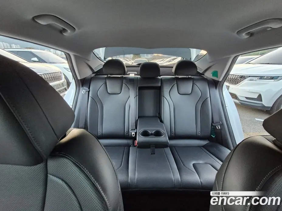 Hyundai Avante 2022 1.6 автомат (гидро), фото 13