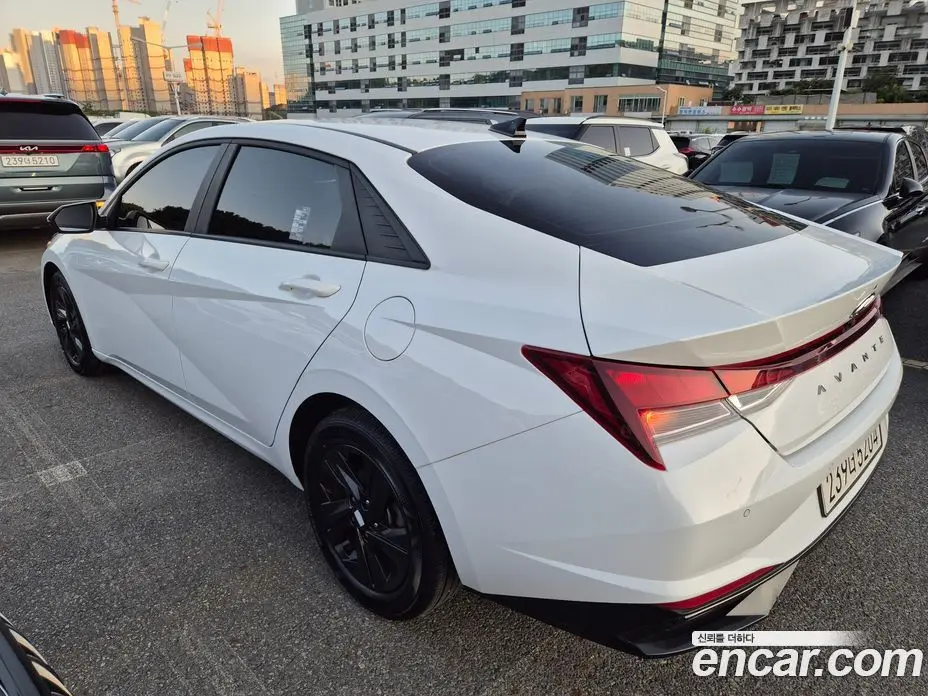 Hyundai Avante 2022 1.6 автомат (гидро), фото 4