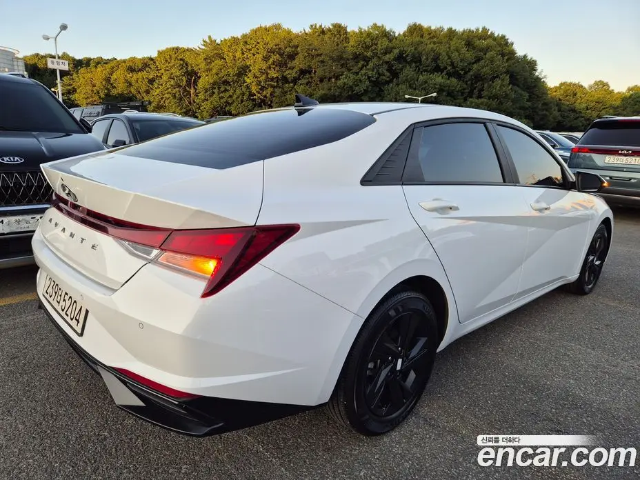 Hyundai Avante 2022 1.6 автомат (гидро), фото 6