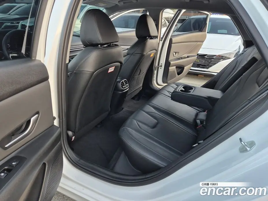 Hyundai Avante 2022 1.6 автомат (гидро), фото 10