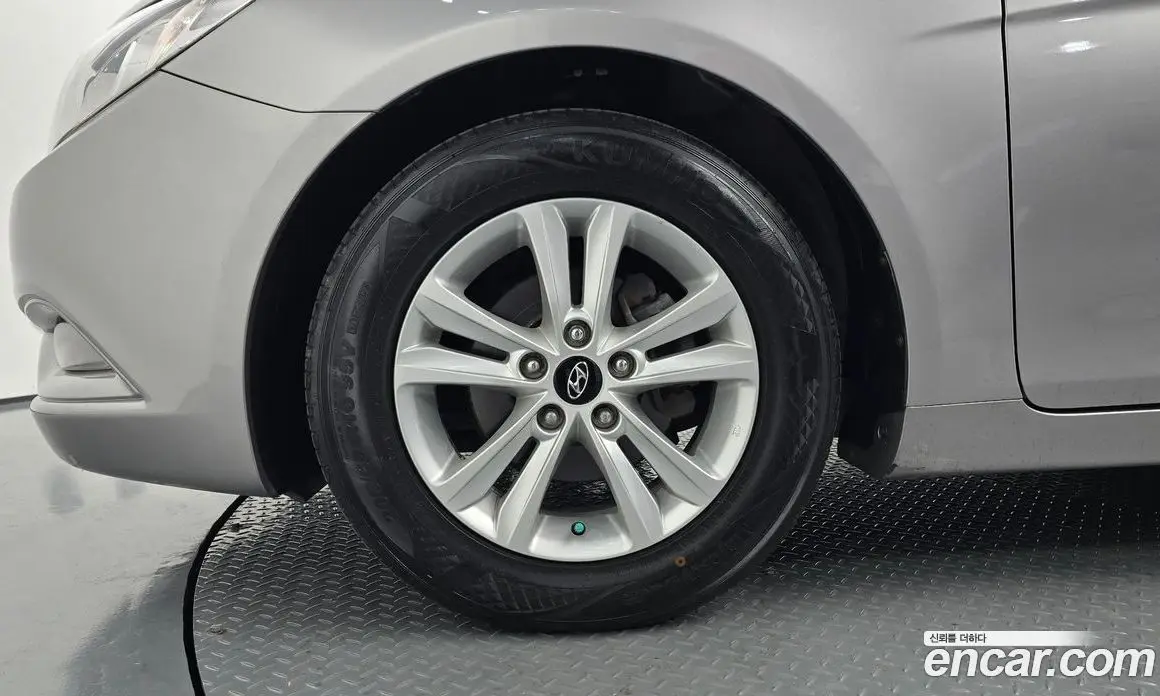 Hyundai Sonata 2010 2.0 автомат (гидро), фото 5