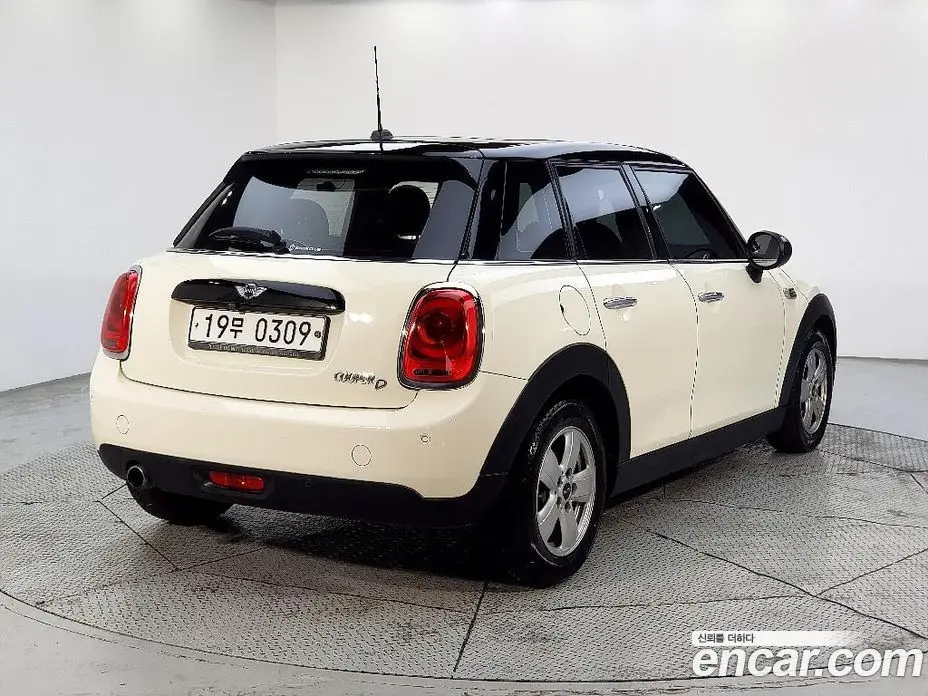 Mini Cooper 2016 1.5 автомат (гидро), фото 4 Mini Cooper 2016 1.5 автомат (гидро), фото 4
