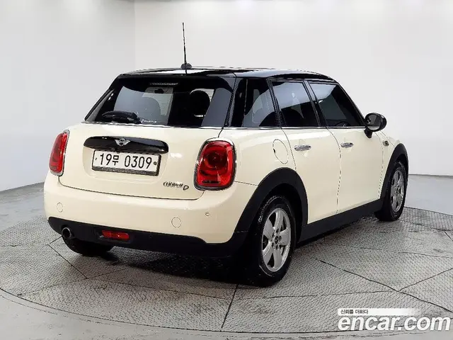 Mini Cooper 2016 1.5 автомат (гидро), миниатюра 4 Mini Cooper 2016 1.5 автомат (гидро), миниатюра 4