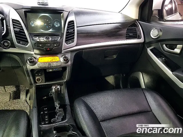 SsangYong Korando 2015 2.0 автомат (гидро), миниатюра 10