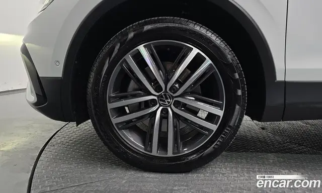 Volkswagen Tiguan 2023 2.0 автомат (гидро), миниатюра 5
