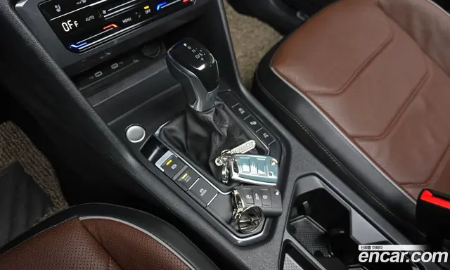 Volkswagen Tiguan 2023 2.0 автомат (гидро), миниатюра 9