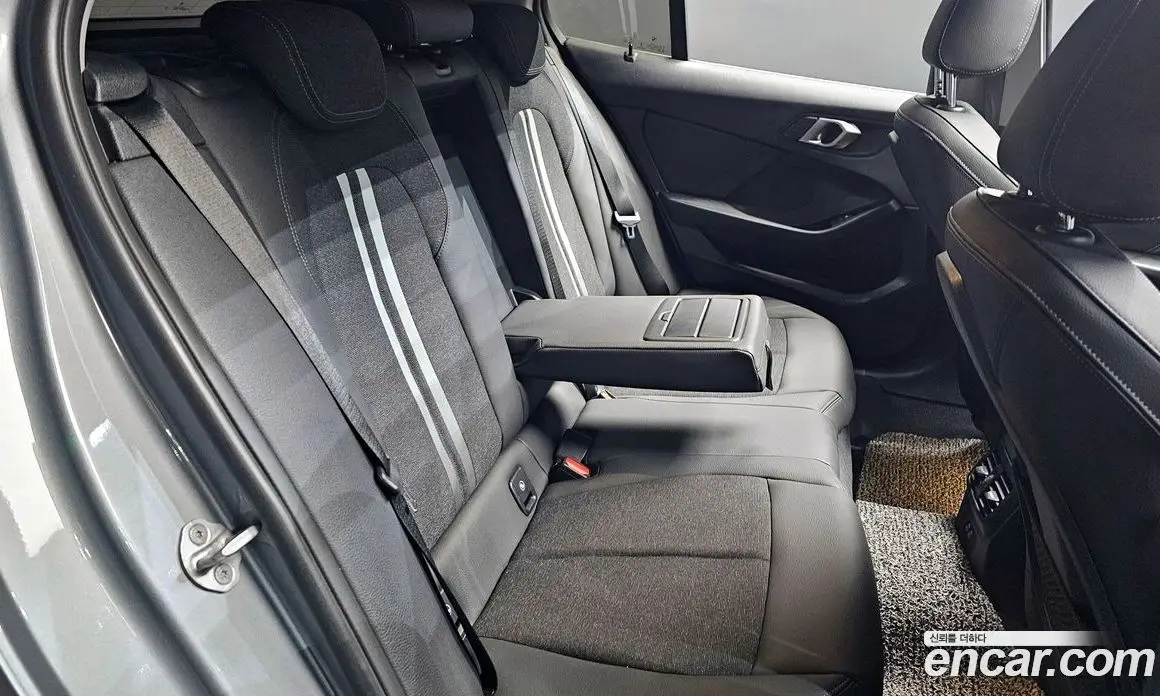 BMW 1 серия 2023 2.0 автомат (гидро), фото 12 BMW 1 серия 2023 2.0 автомат (гидро), фото 12