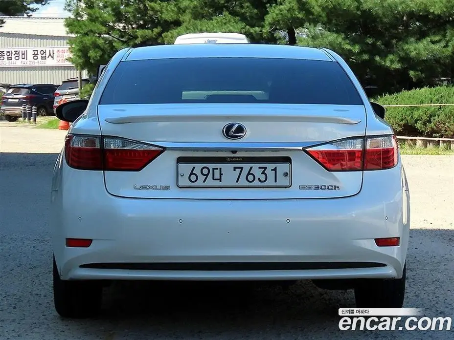 Lexus ES 2013 2.5 автомат (гидро), фото 4 Lexus ES 2013 2.5 автомат (гидро), фото 4