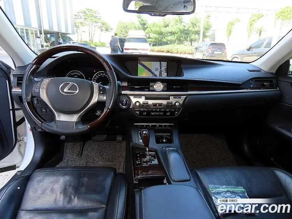 Lexus ES 2013 2.5 автомат (гидро), фото 7 Lexus ES 2013 2.5 автомат (гидро), фото 7