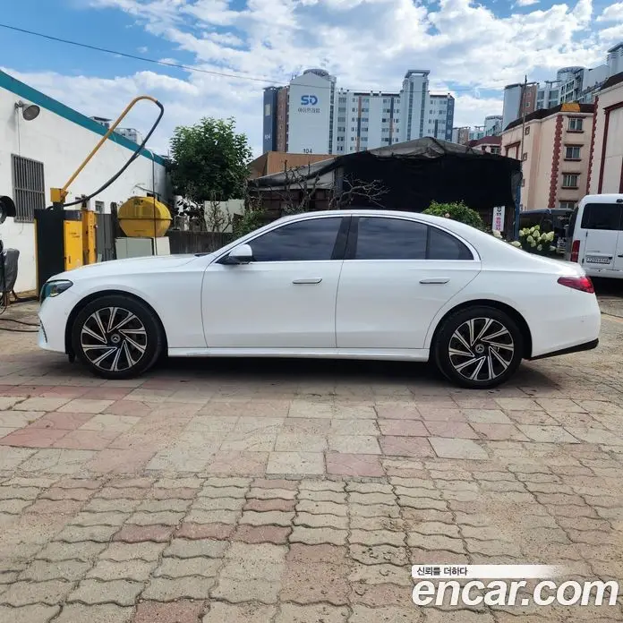 Mercedes-Benz E-Class 2024 2.0 автомат (гидро), фото 1 Mercedes-Benz E-Class 2024 2.0 автомат (гидро), фото 1