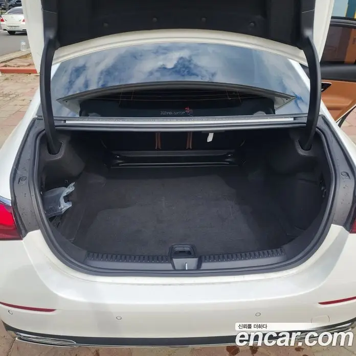 Mercedes-Benz E-Class 2024 2.0 автомат (гидро), фото 10 Mercedes-Benz E-Class 2024 2.0 автомат (гидро), фото 10