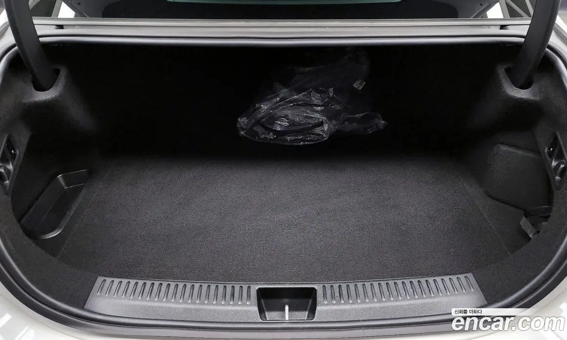 Mercedes-Benz E-Class 2025 2.0 автомат (гидро), фото 20 Mercedes-Benz E-Class 2025 2.0 автомат (гидро), фото 20
