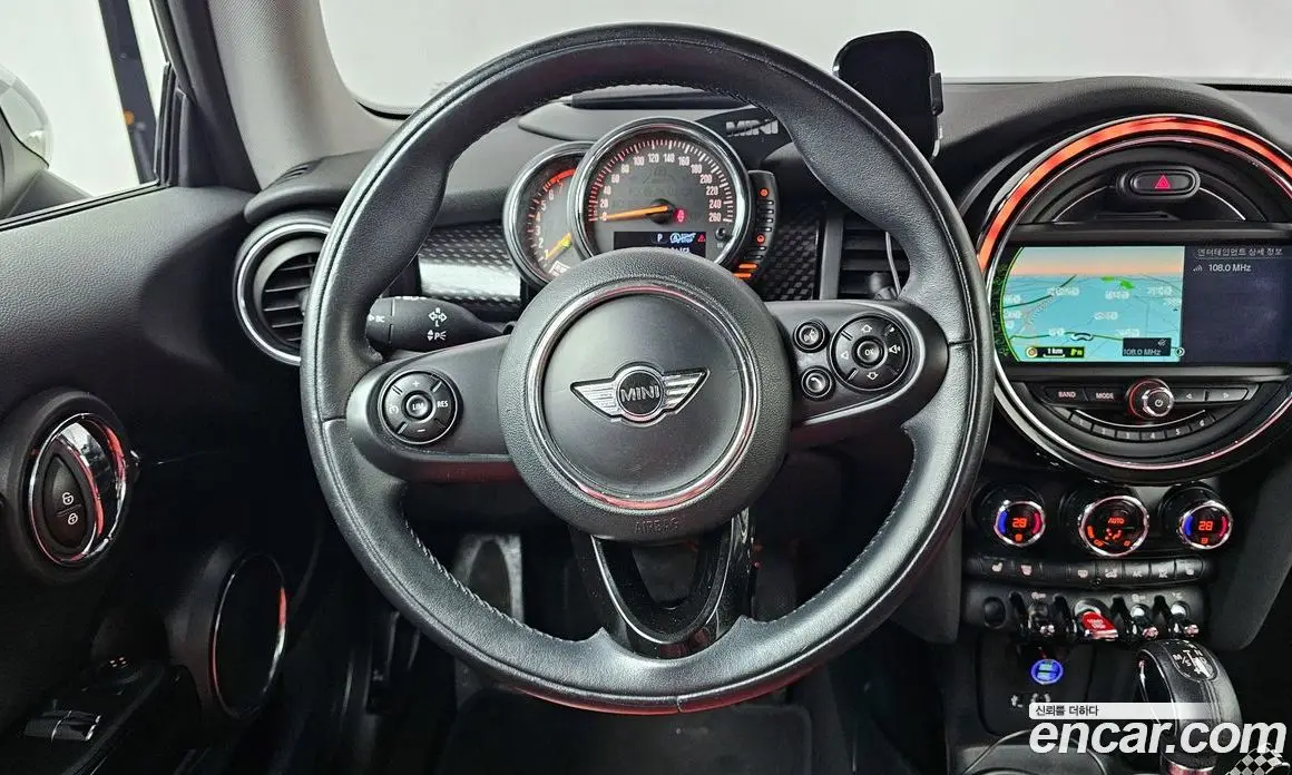 Mini Cooper 2014 2.0 автомат (гидро), фото 13 Mini Cooper 2014 2.0 автомат (гидро), фото 13