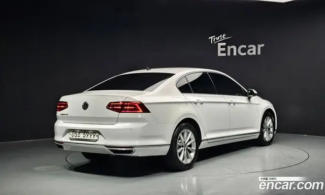 Volkswagen Passat 2018 2.0 автомат (гидро), миниатюра 2