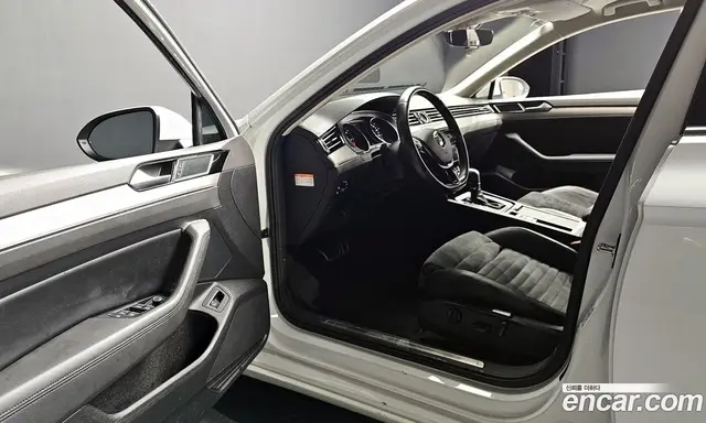 Volkswagen Passat 2018 2.0 автомат (гидро), миниатюра 10