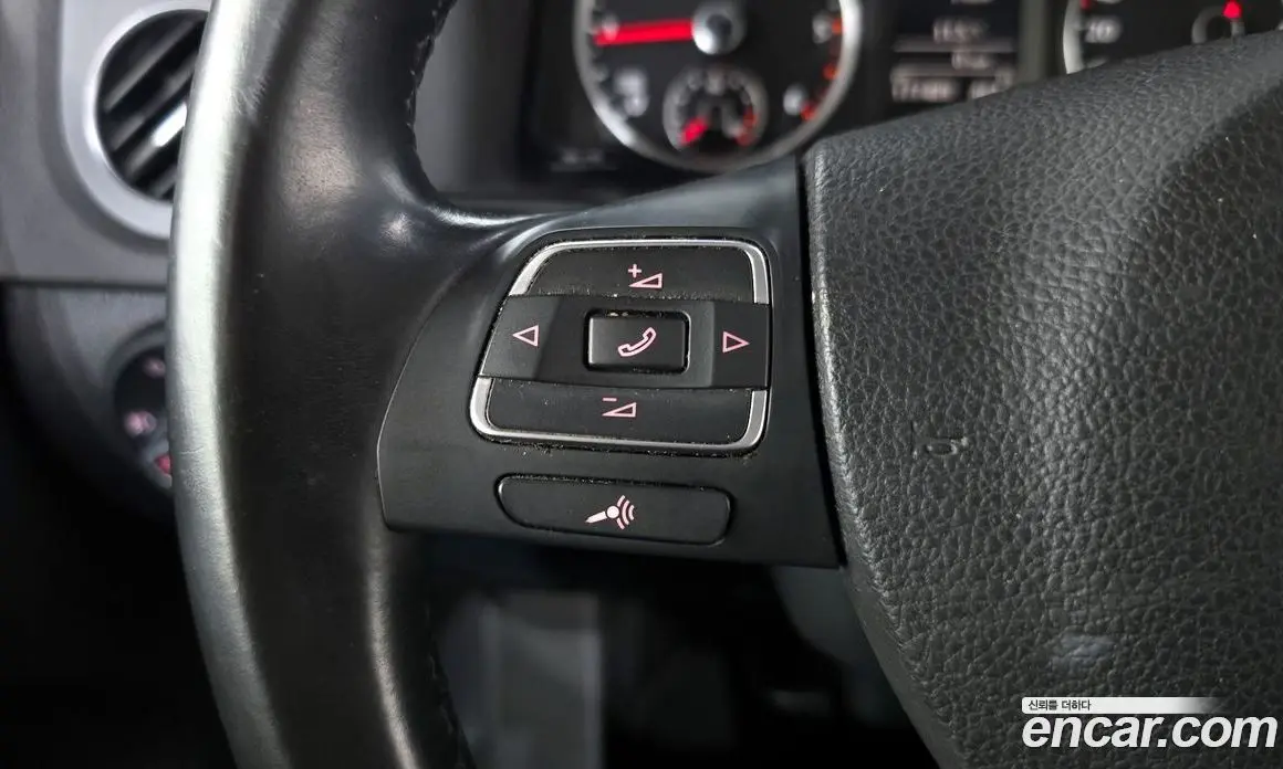 Volkswagen Tiguan 2015 2.0 автомат (гидро), фото 18