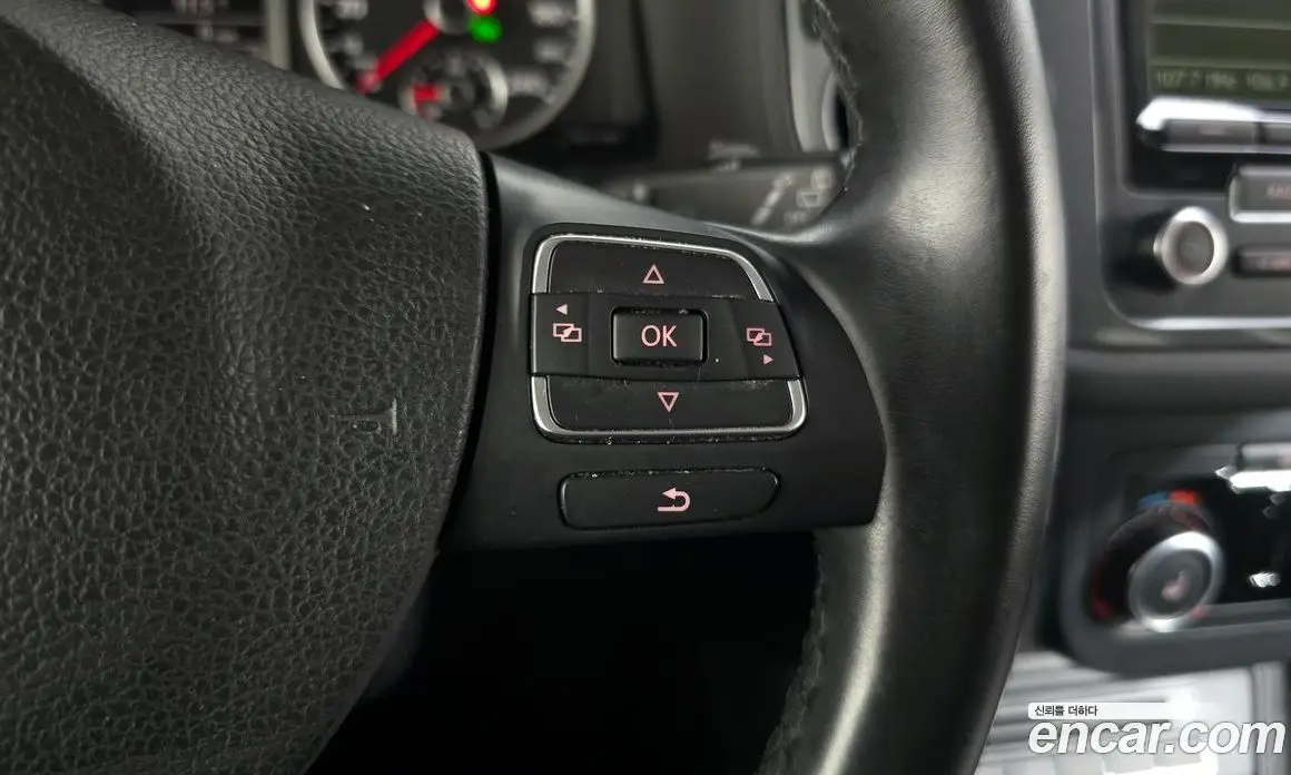 Volkswagen Tiguan 2015 2.0 автомат (гидро), фото 19