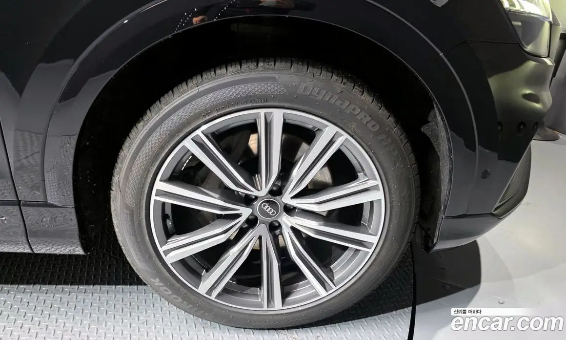 Audi Q8 2021 3.0 автомат (гидро), фото 5