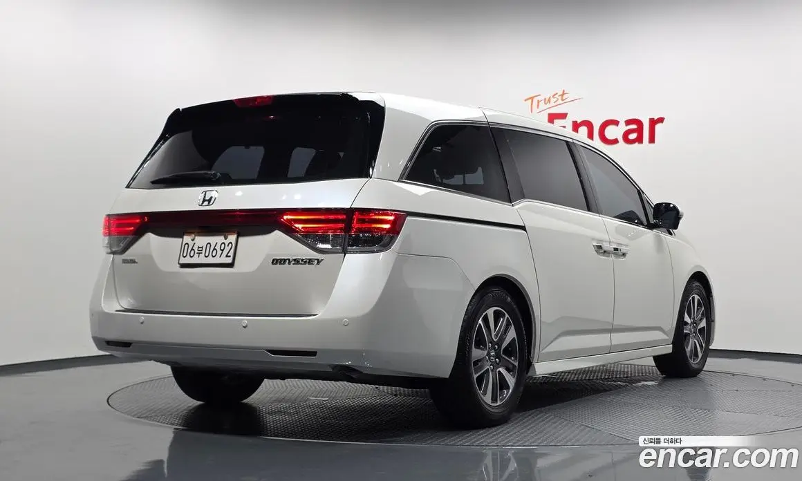 Honda Odyssey 2016 3.5 автомат (гидро), фото 2 Honda Odyssey 2016 3.5 автомат (гидро), фото 2