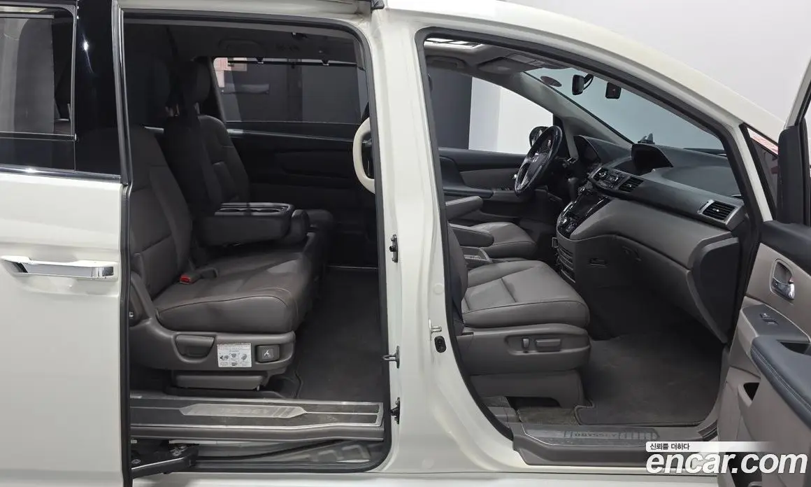 Honda Odyssey 2016 3.5 автомат (гидро), фото 11 Honda Odyssey 2016 3.5 автомат (гидро), фото 11