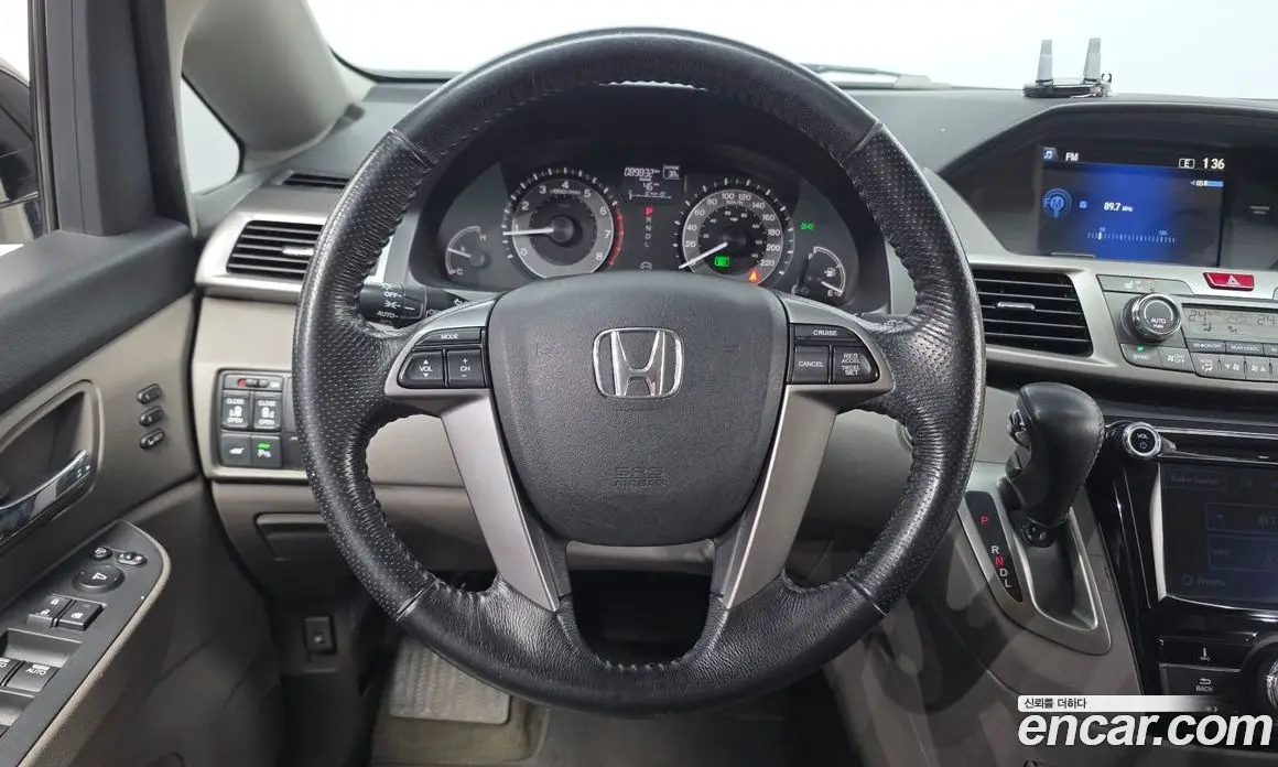 Honda Odyssey 2016 3.5 автомат (гидро), фото 13 Honda Odyssey 2016 3.5 автомат (гидро), фото 13