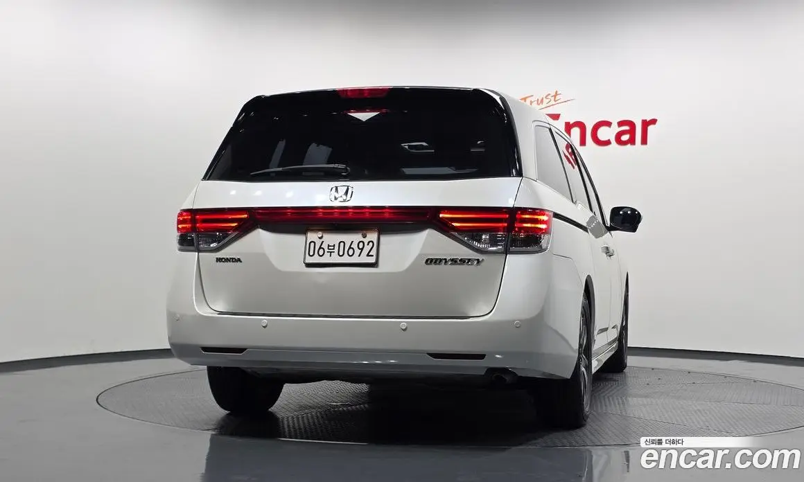 Honda Odyssey 2016 3.5 автомат (гидро), фото 4 Honda Odyssey 2016 3.5 автомат (гидро), фото 4