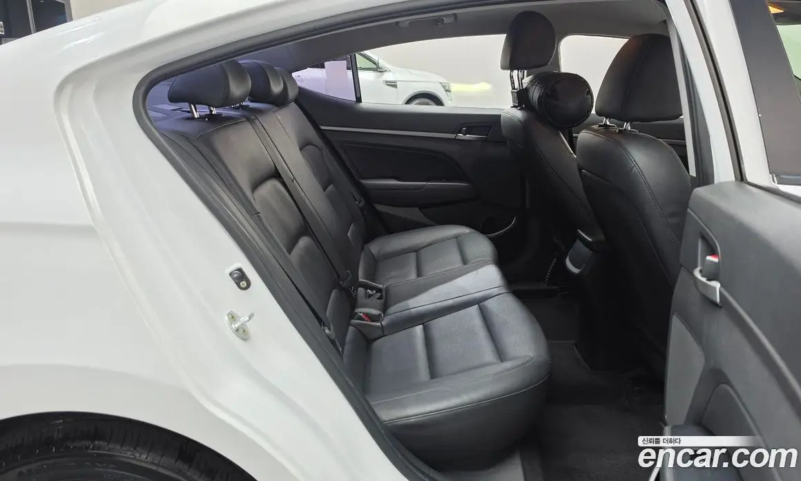 Hyundai Avante 2017 1.6 автомат (гидро), фото 12 Hyundai Avante 2017 1.6 автомат (гидро), фото 12