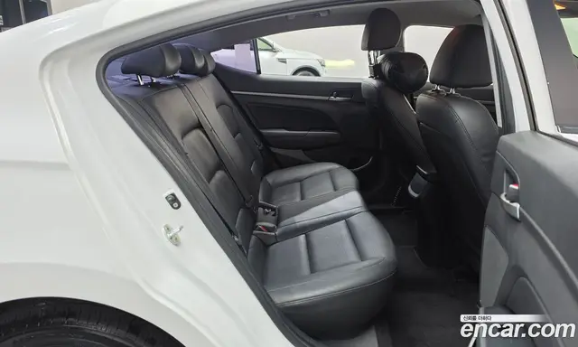 Hyundai Avante 2017 1.6 автомат (гидро), миниатюра 12