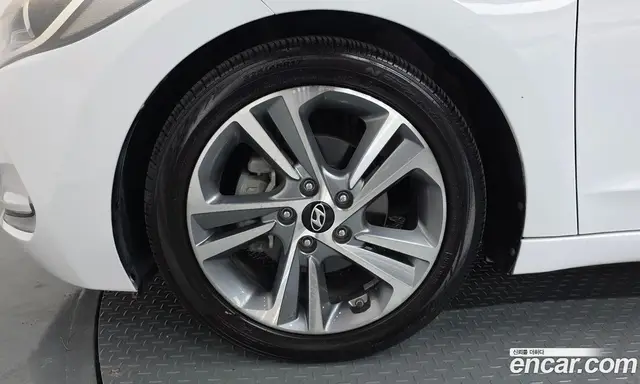 Hyundai Avante 2017 1.6 автомат (гидро), миниатюра 5 Hyundai Avante 2017 1.6 автомат (гидро), миниатюра 5