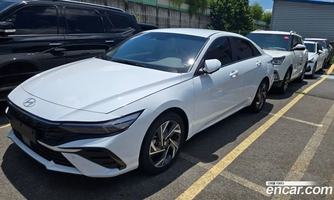Hyundai Avante 2023 1.6 автомат (гидро), фото 11