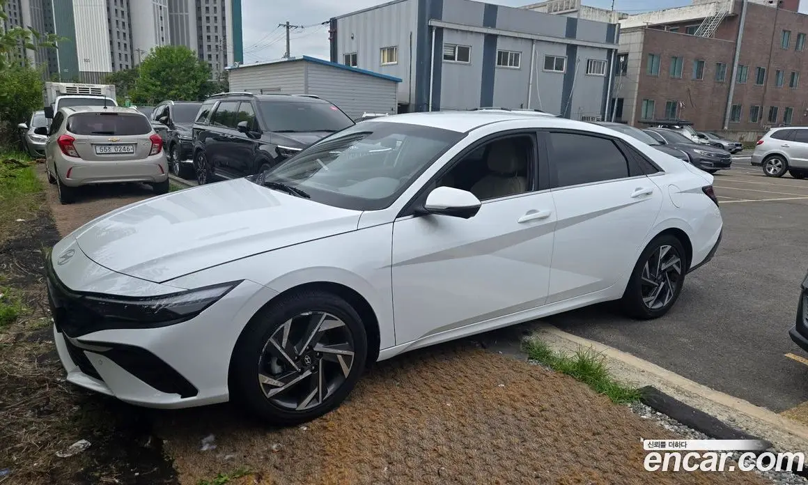 Hyundai Avante 2023 1.6 автомат (гидро), фото 12