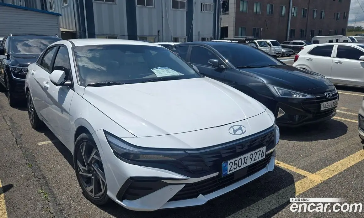 Hyundai Avante 2023 1.6 автомат (гидро), фото 14