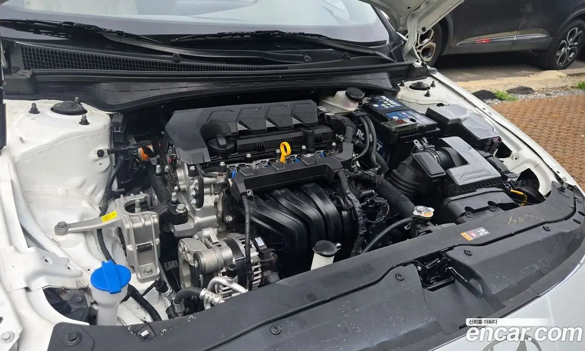 Hyundai Avante 2023 1.6 автомат (гидро), фото 4