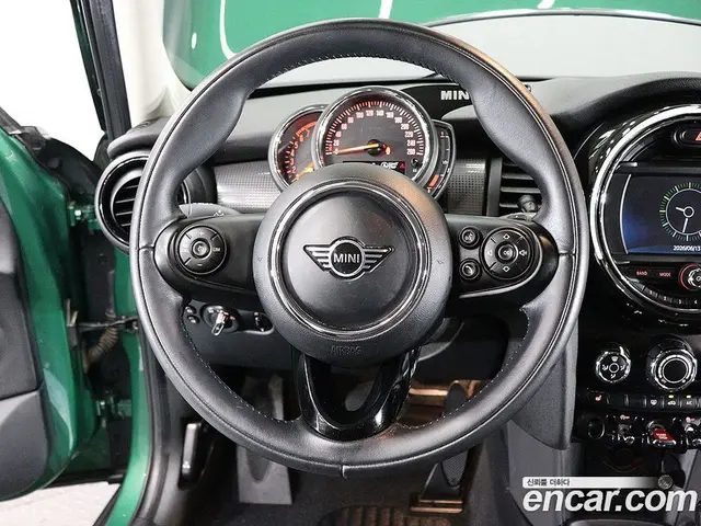 Mini Cooper 2020 1.5 автомат (гидро), миниатюра 7