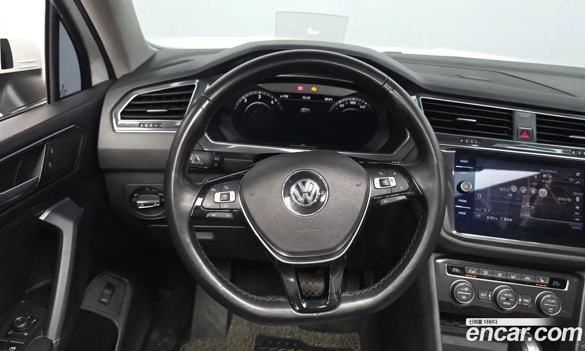 Volkswagen Tiguan 2018 2.0 автомат (гидро), фото 13