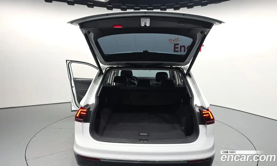 Volkswagen Tiguan 2018 2.0 автомат (гидро), фото 20