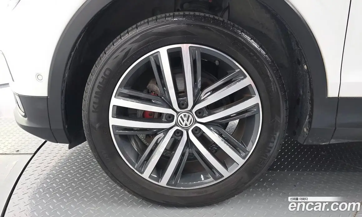 Volkswagen Tiguan 2018 2.0 автомат (гидро), фото 5