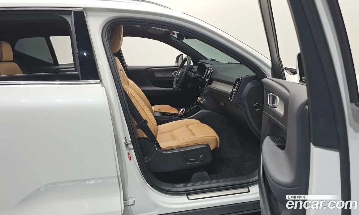 Volvo XC40 2021 2.0 автомат (гидро), фото 11