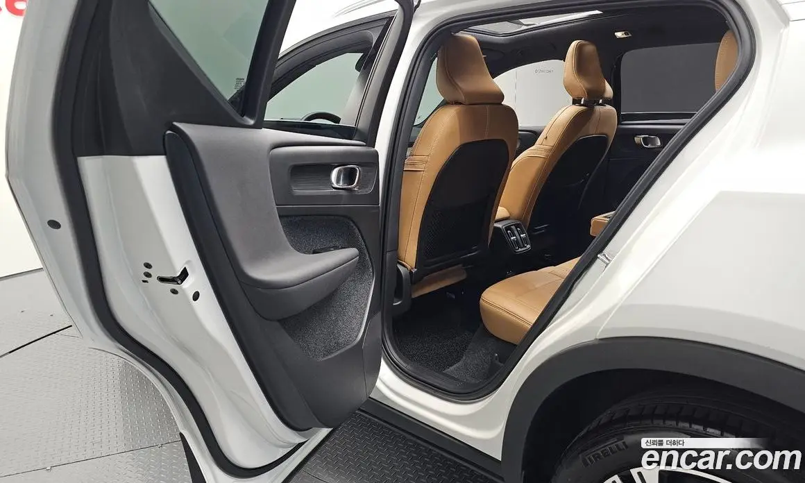 Volvo XC40 2021 2.0 автомат (гидро), фото 12