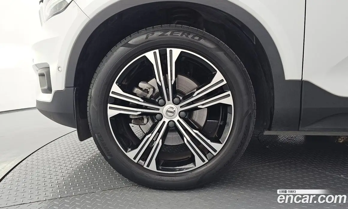 Volvo XC40 2021 2.0 автомат (гидро), фото 5