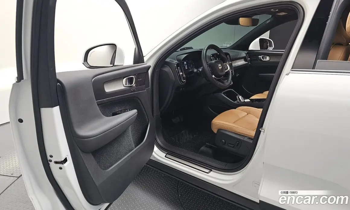 Volvo XC40 2021 2.0 автомат (гидро), фото 10