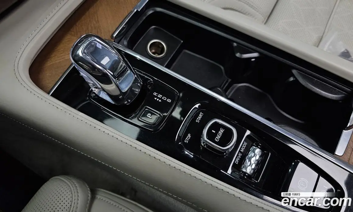 Volvo XC90 2017 2.0 автомат (гидро), фото 9 Volvo XC90 2017 2.0 автомат (гидро), фото 9