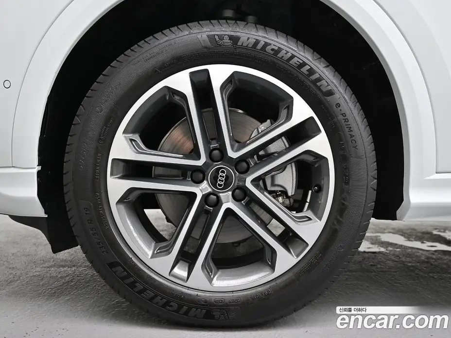 Audi Q5 2025 2.0 автомат (гидро), фото 5 Audi Q5 2025 2.0 автомат (гидро), фото 5