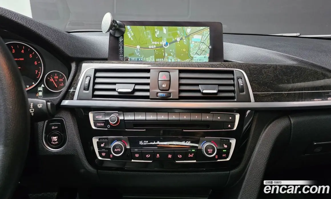BMW 3 серия 2016 2.0 автомат (гидро), фото 13