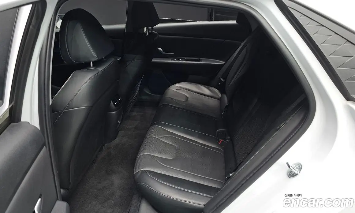 Hyundai Avante 2023 1.6 автомат (гидро), фото 11
