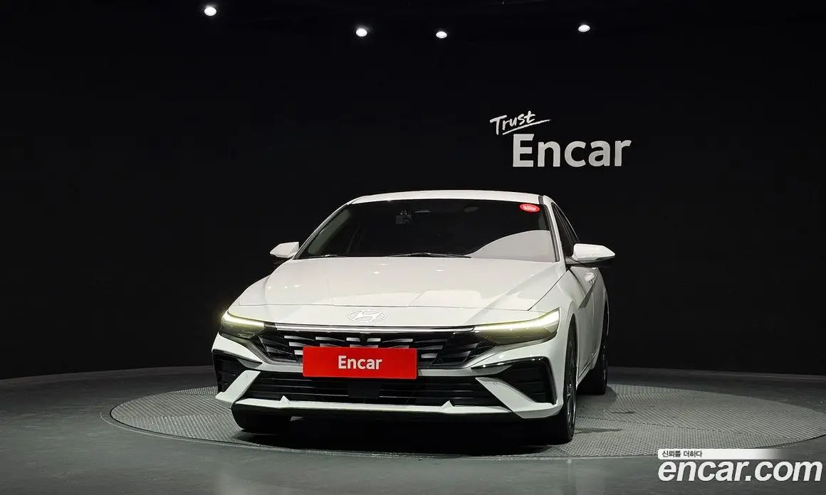 Hyundai Avante 2023 1.6 автомат (гидро), фото 3