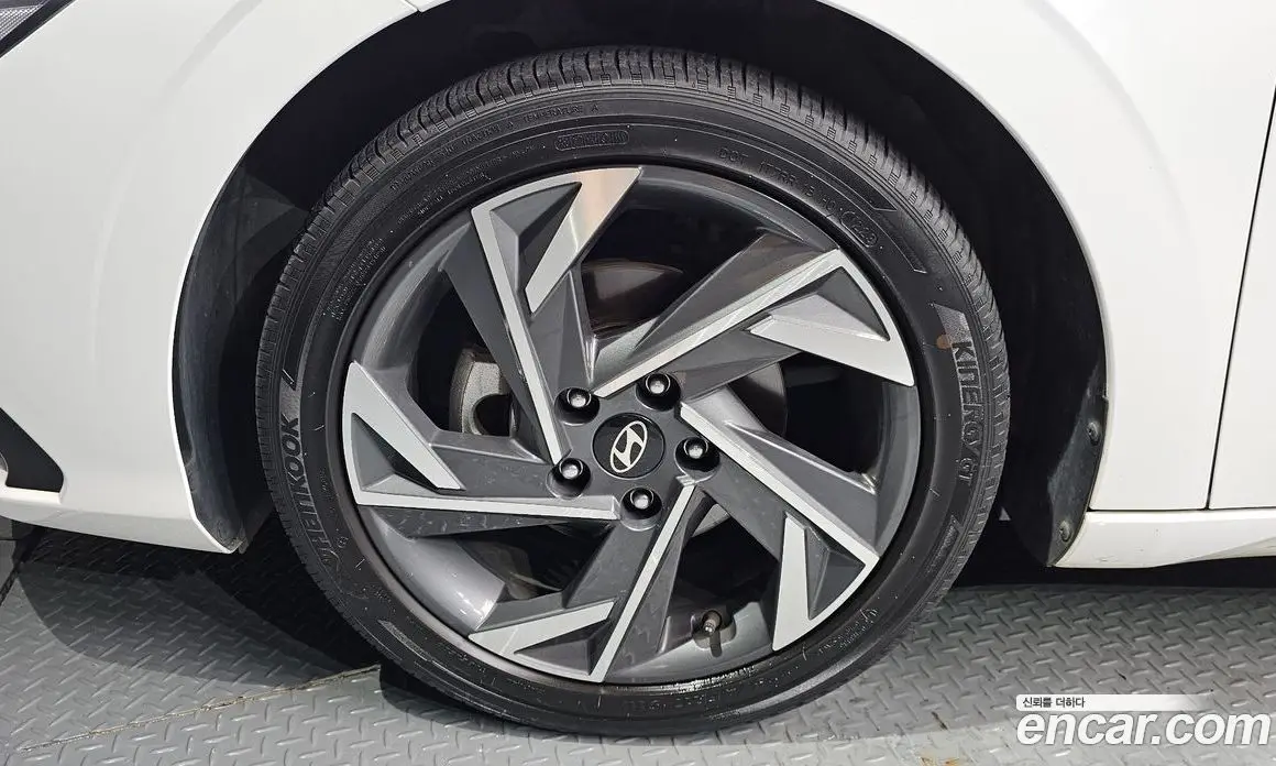 Hyundai Avante 2023 1.6 автомат (гидро), фото 5